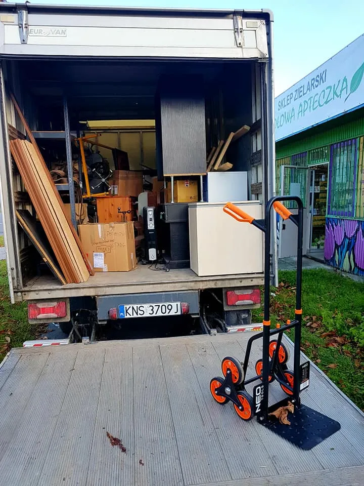 Załadunek z windą i wózkiem transportowym COPKA Transport